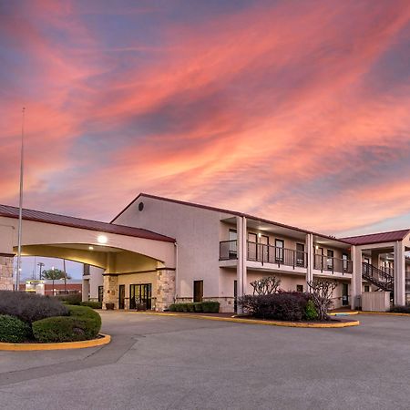Best Western Lindale Inn Екстериор снимка