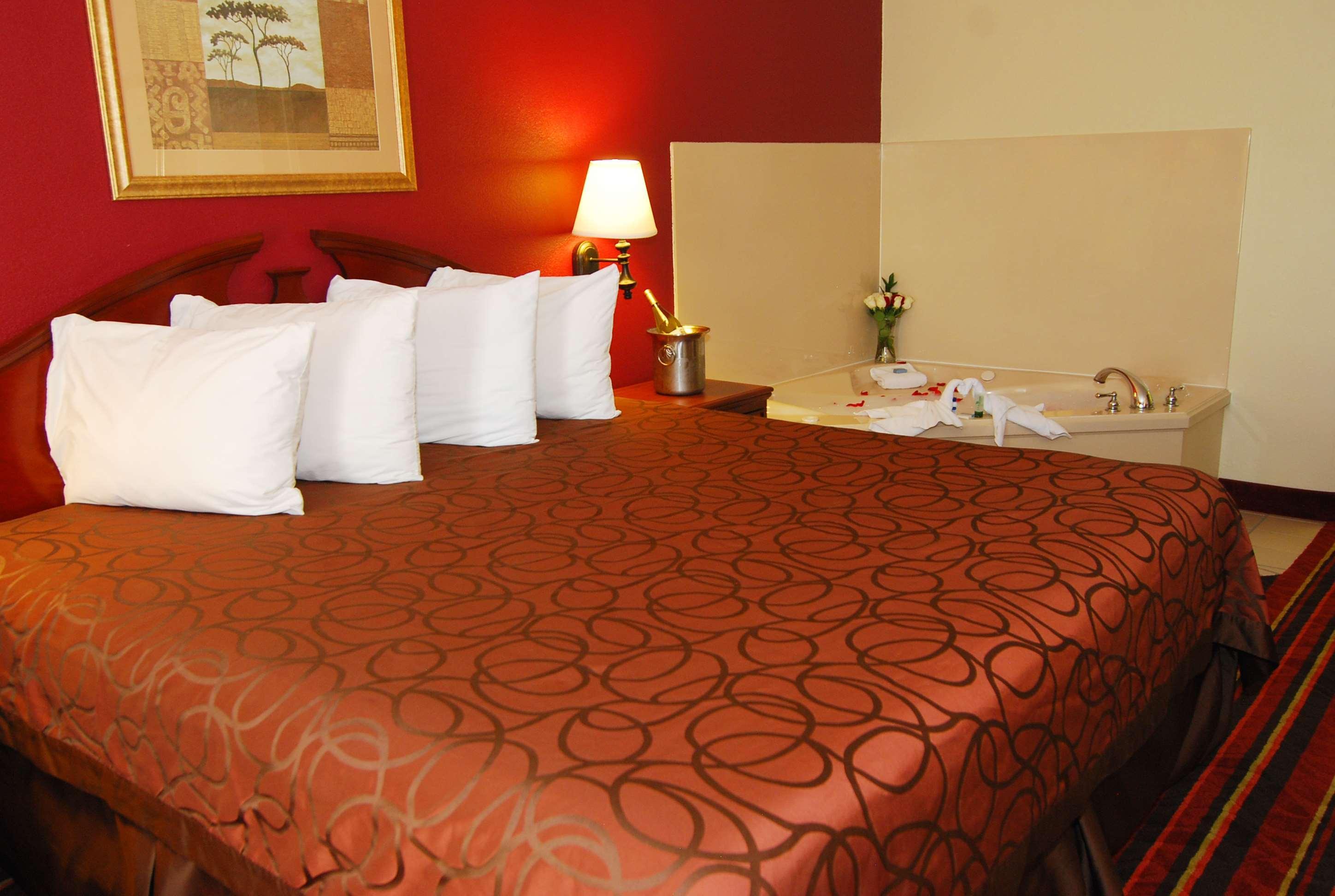 Best Western Lindale Inn Екстериор снимка