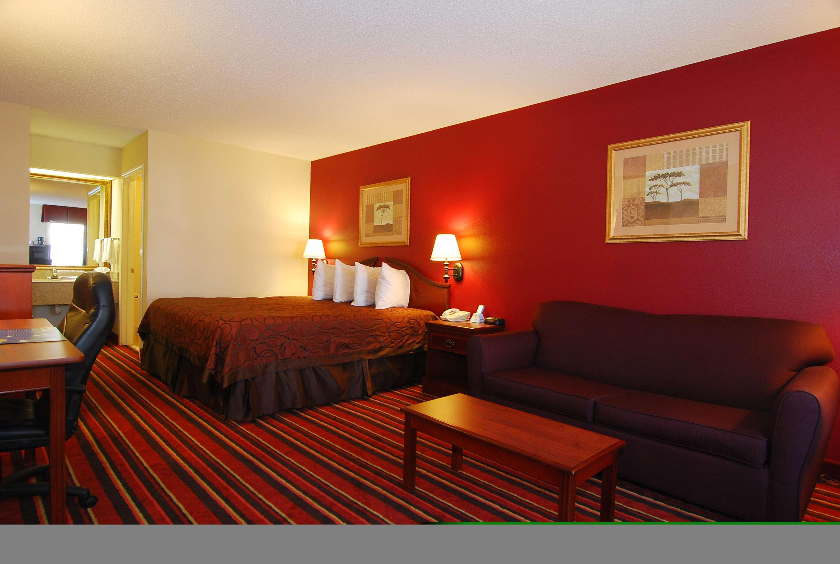 Best Western Lindale Inn Екстериор снимка