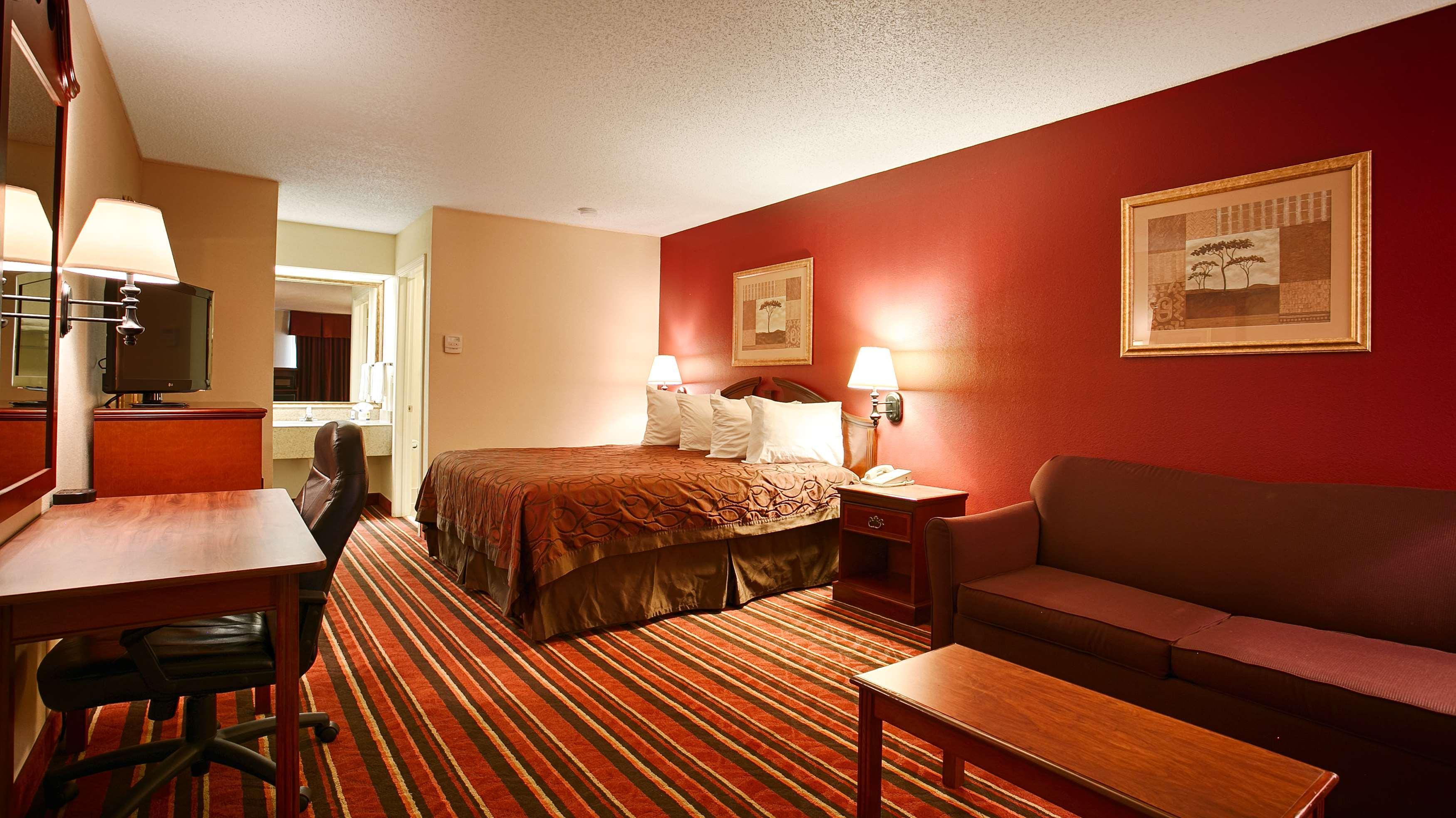 Best Western Lindale Inn Екстериор снимка