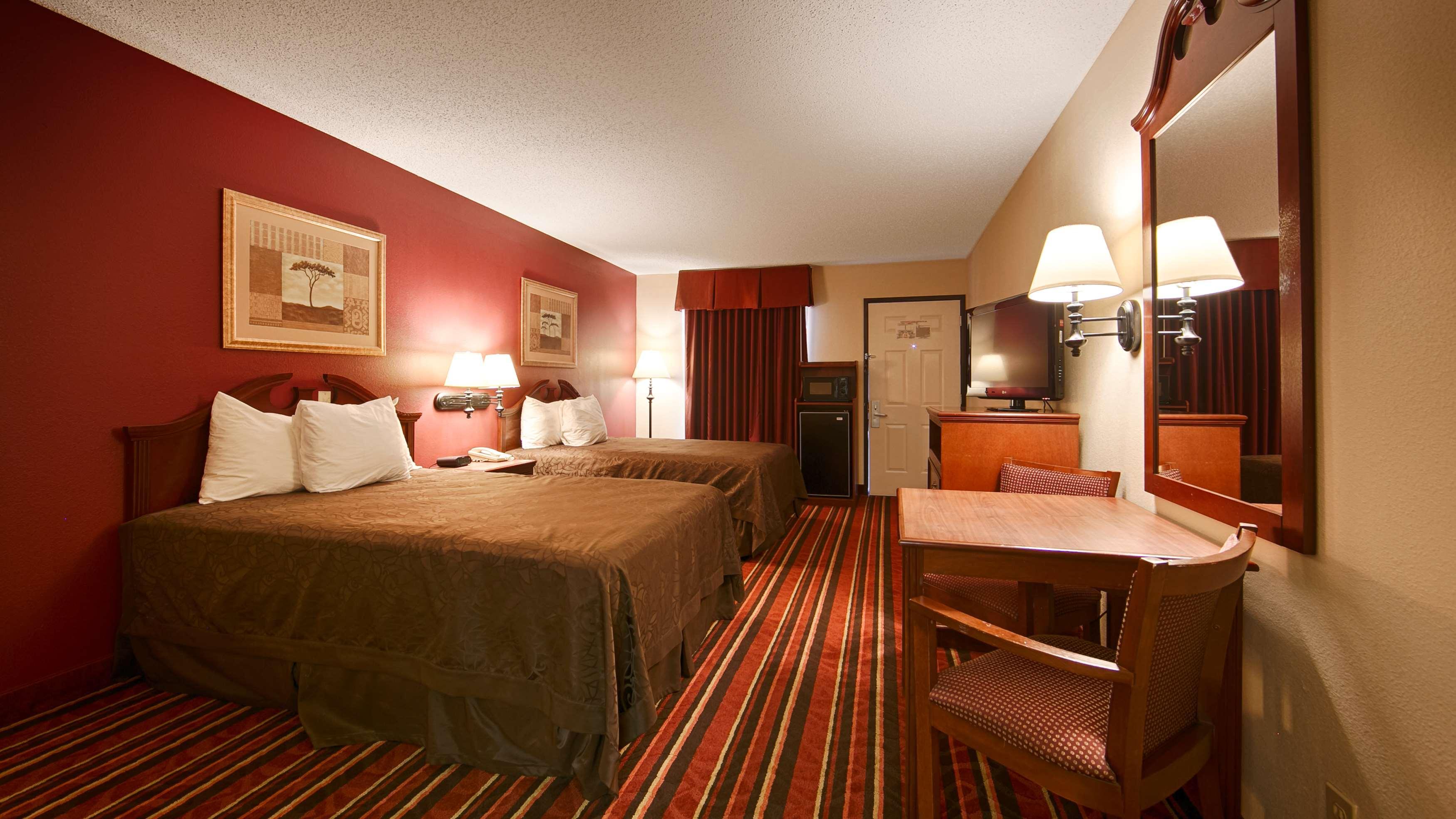 Best Western Lindale Inn Екстериор снимка
