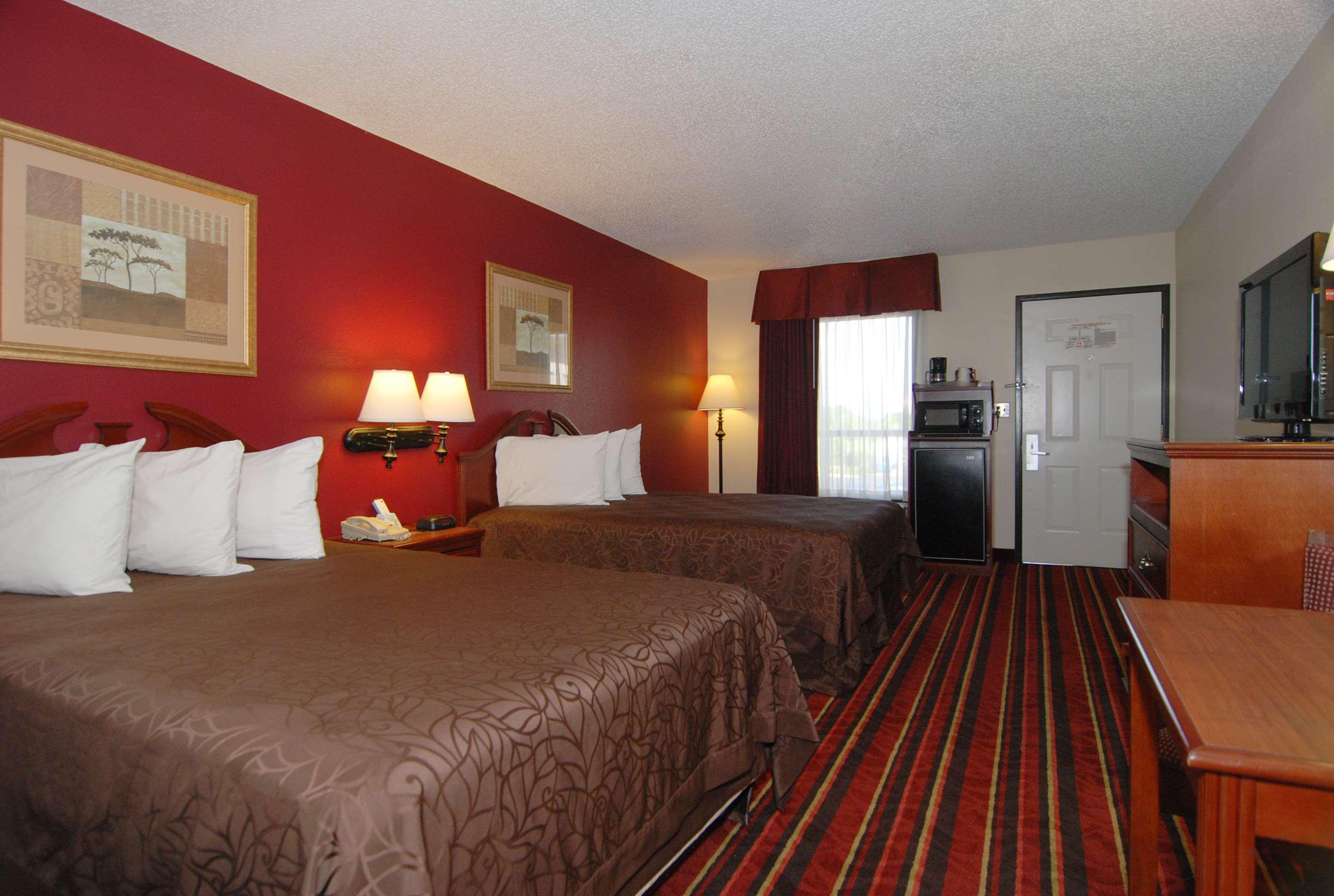 Best Western Lindale Inn Екстериор снимка