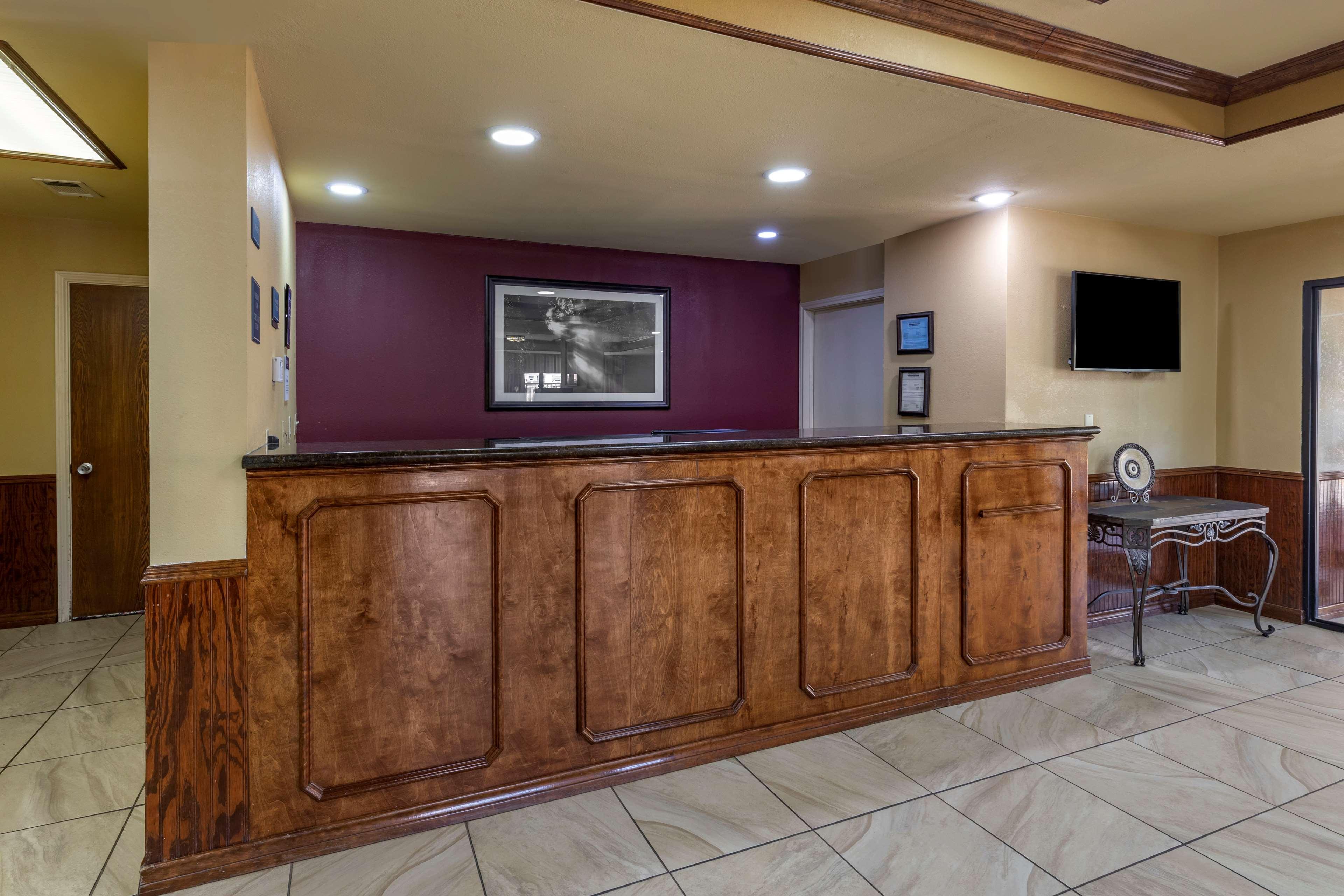 Best Western Lindale Inn Екстериор снимка