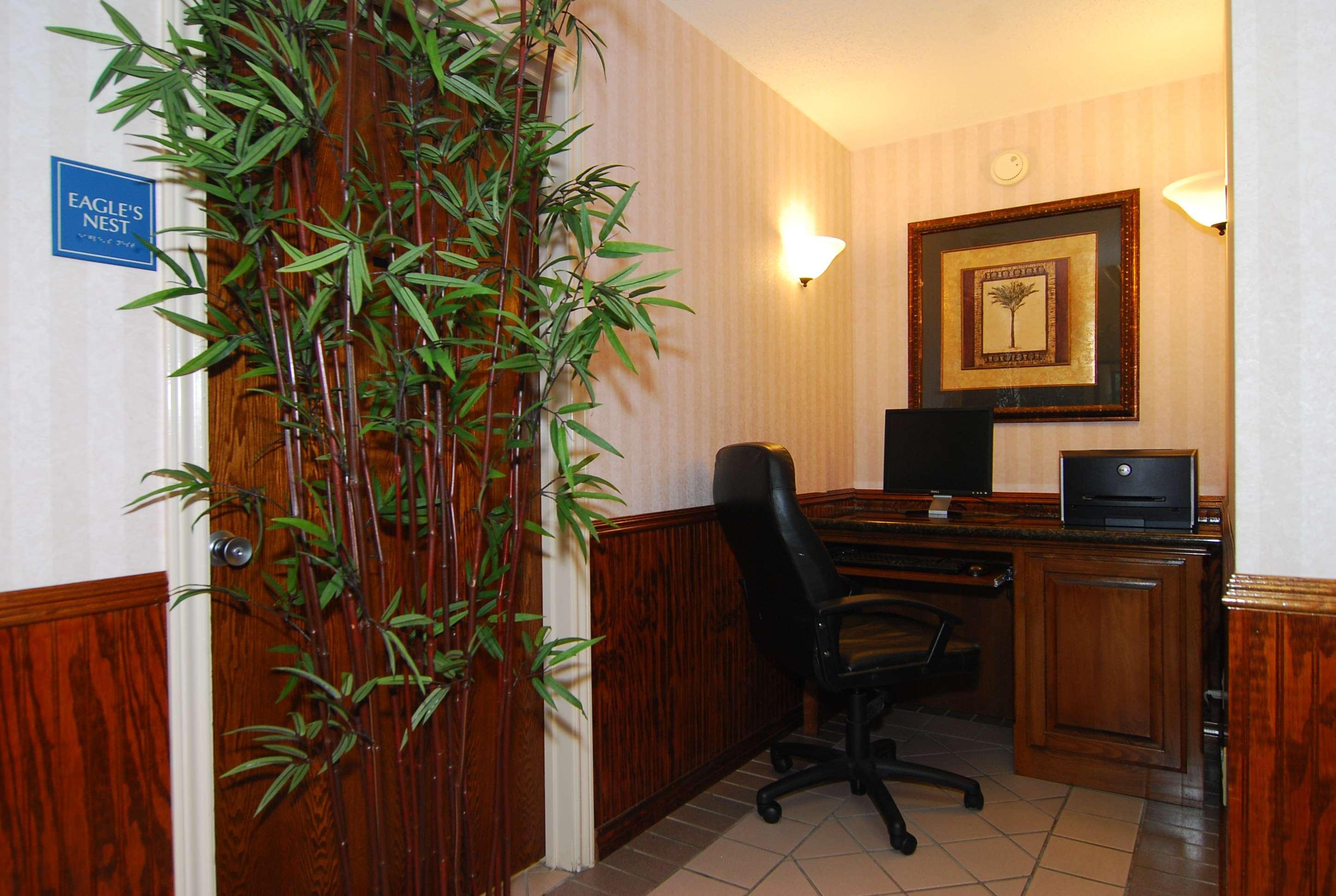 Best Western Lindale Inn Екстериор снимка