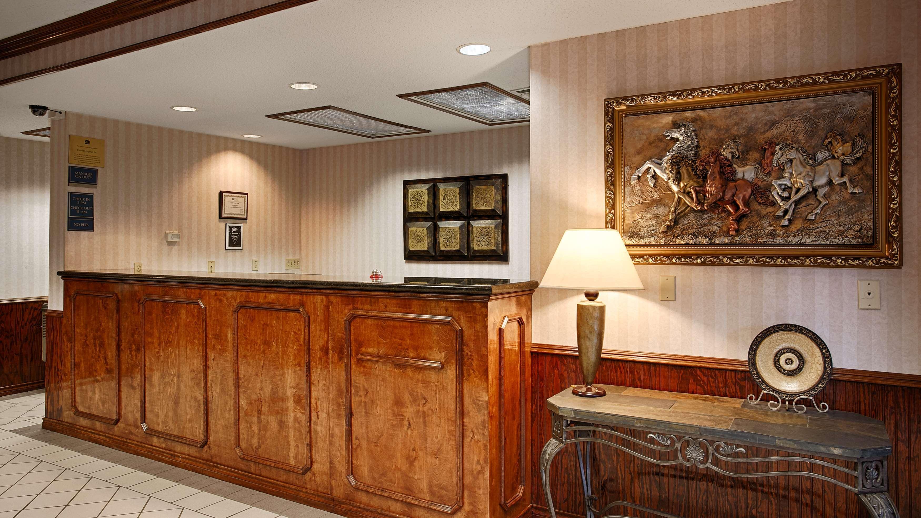Best Western Lindale Inn Екстериор снимка